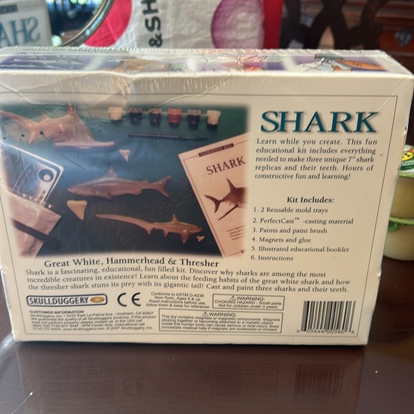 NWT SHARK Eyewitness kit. Cast,paint & display three sharks - Picture 2 of 4